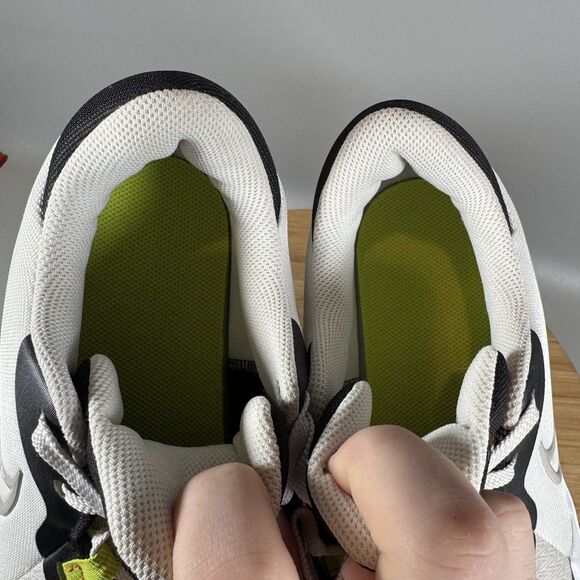 Nike Athletic Shoes in Black and White - Picture 7 of 8